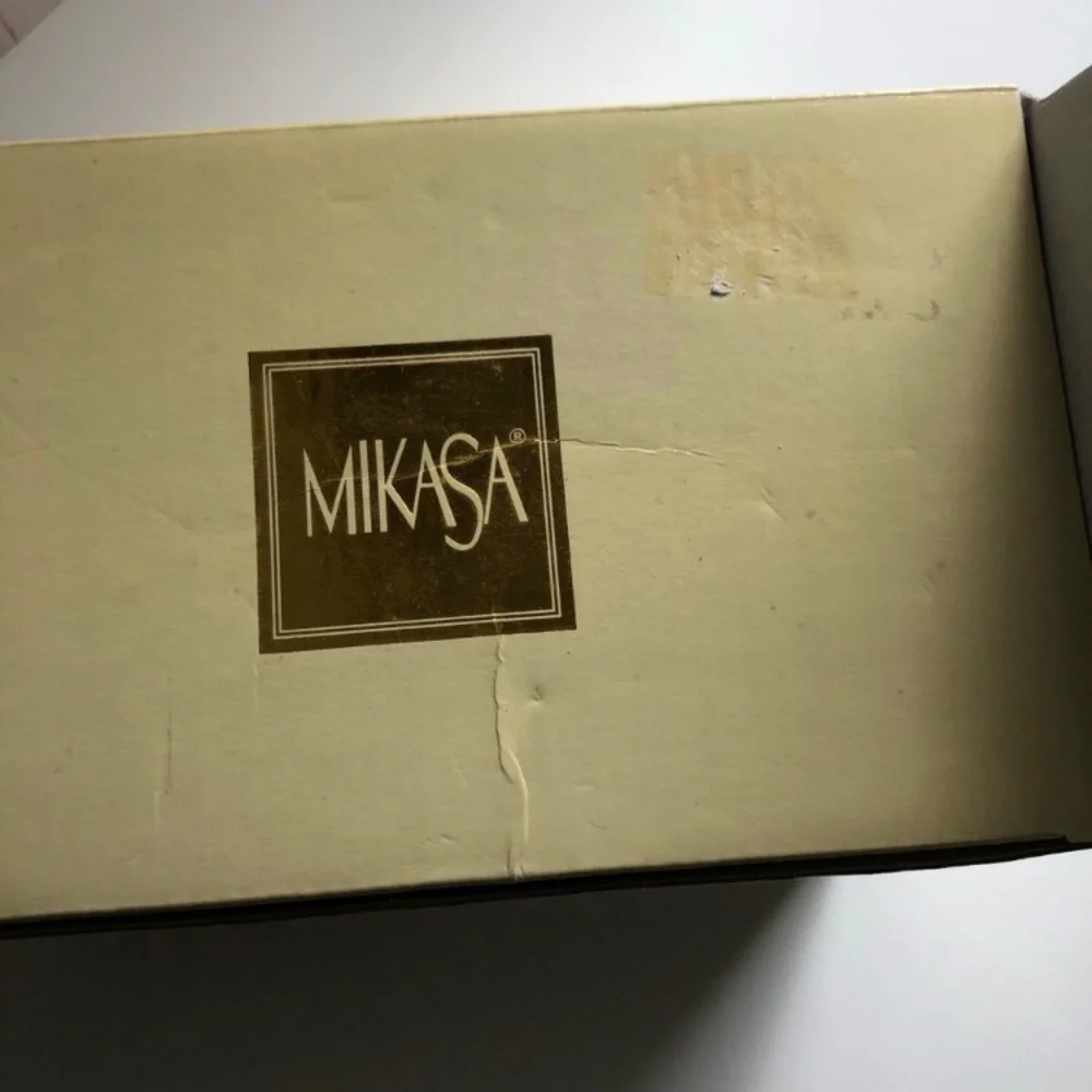 Mikasa Holly Sleigh centerpiece bowl